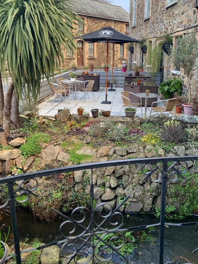 Dolphin Hotel Bovey Tracey Exterior photo